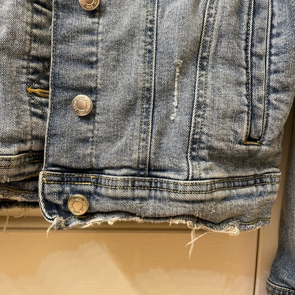 Zara distressed denim jacket EUC - Picture 4 of 4